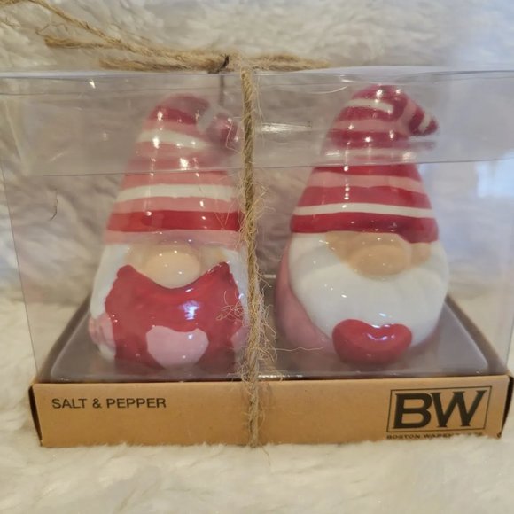 Ceramic Gnome Valentine Salt and Pepper Shaker Set New - Picture 2 of 5